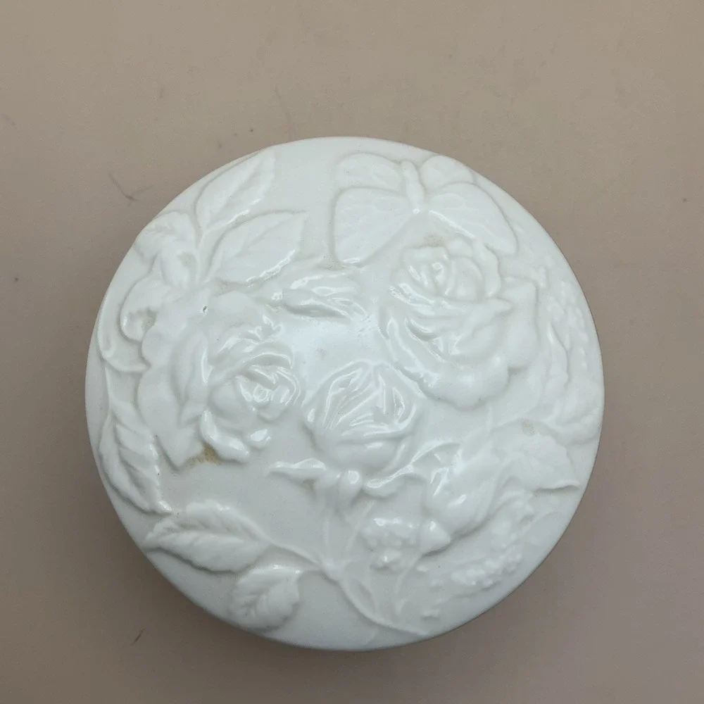 Vintage SFMBC Embossed White Rose Floral Musical Jewelry/Trinket Box 